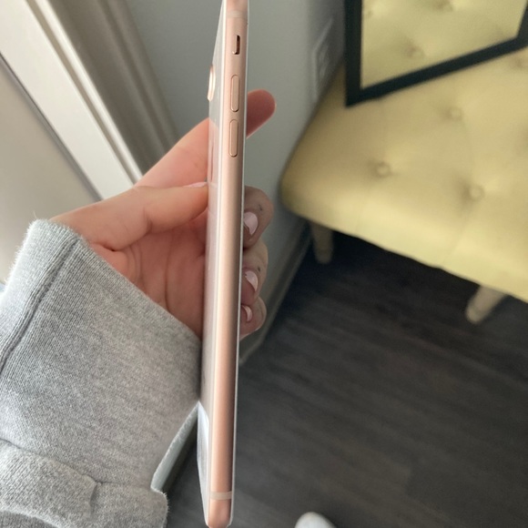 Iphone 8 plus Rose Gold - Picture 4 of 5